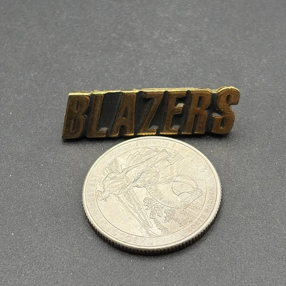 Portland‎ Trailblazers Blazers Gold Tone NBA Basketball Lapel Hat Pin